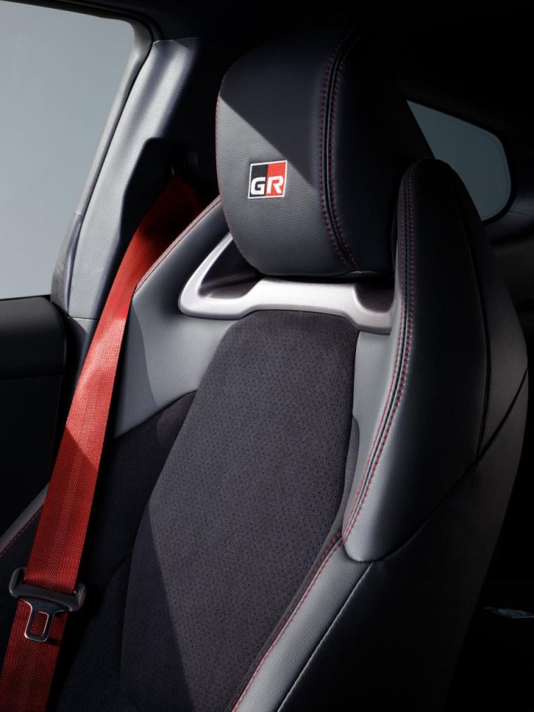 hd-gr-yaris-2024-10
