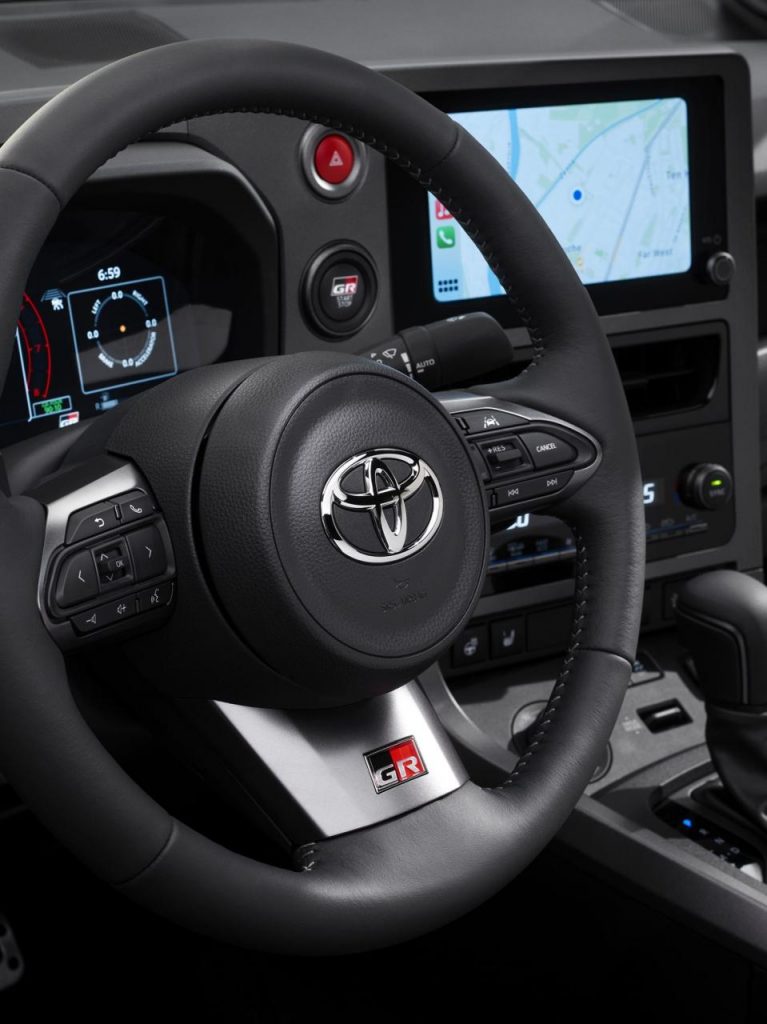 hd-gr-yaris-2024-14