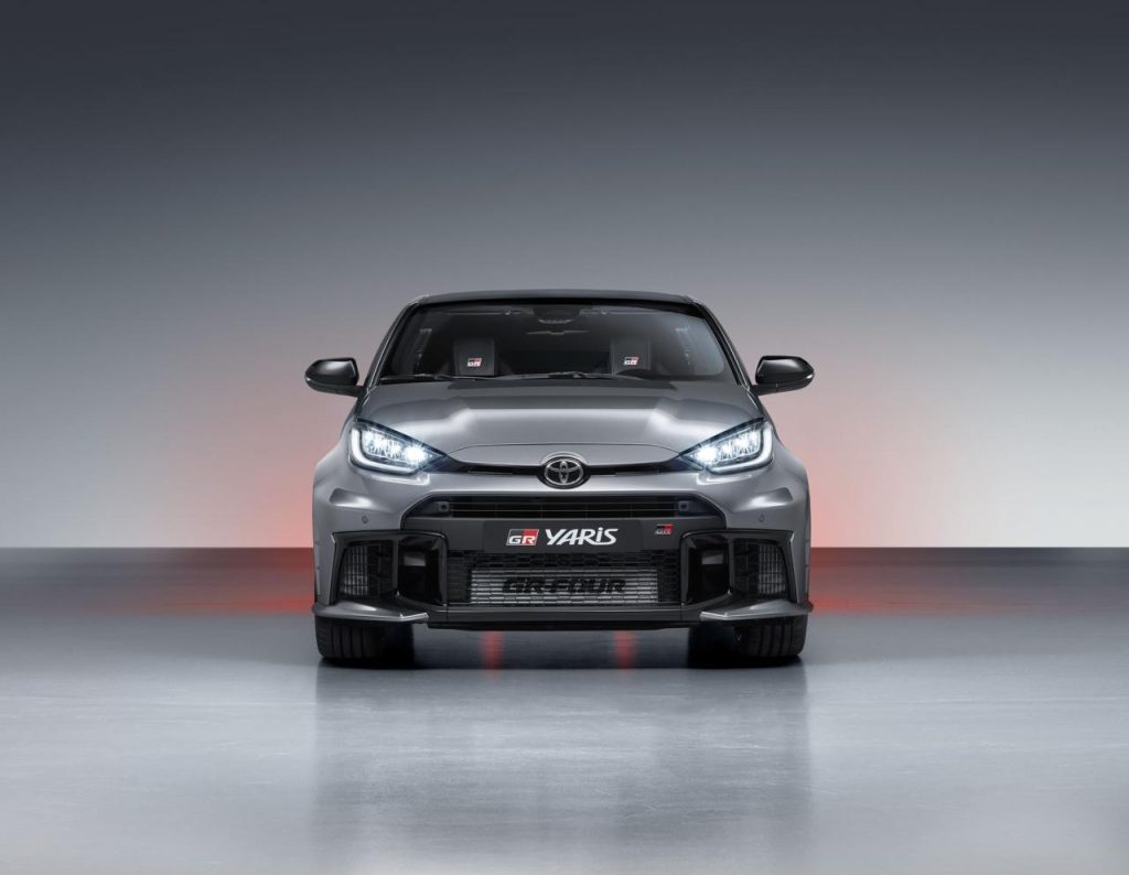 hd-gr-yaris-2024-17