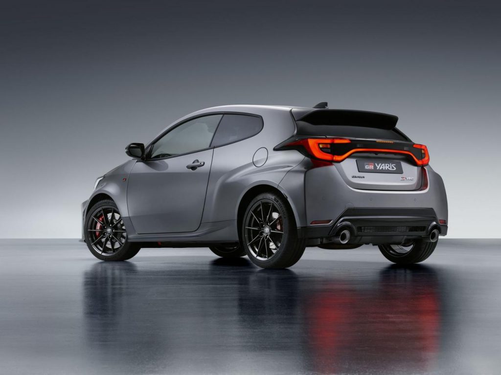 hd-gr-yaris-2024-18