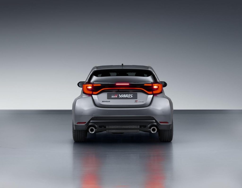 hd-gr-yaris-2024-19