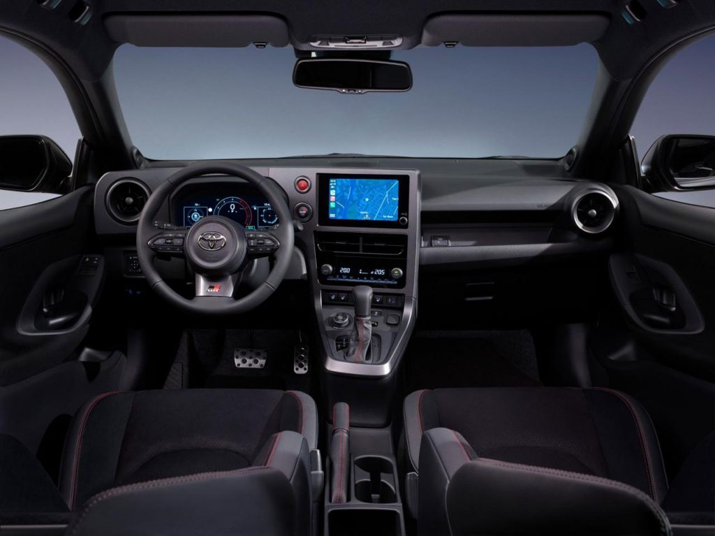 hd-gr-yaris-2024-4