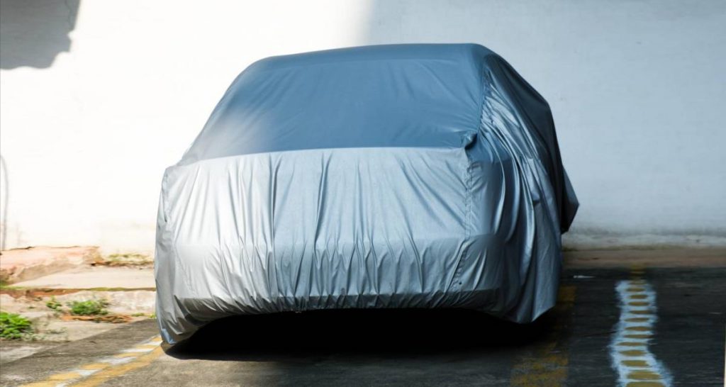 Comment bâcher votre voiture sans l’abimer ?