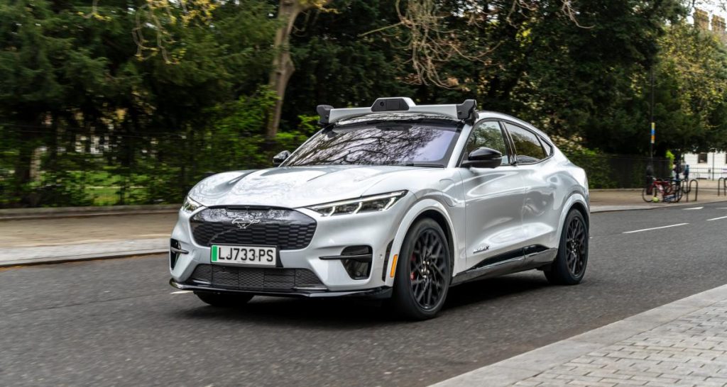 Conduite autonome : l’approche de « bout en bout » seule voie de salut pour Wayve et Tesla?