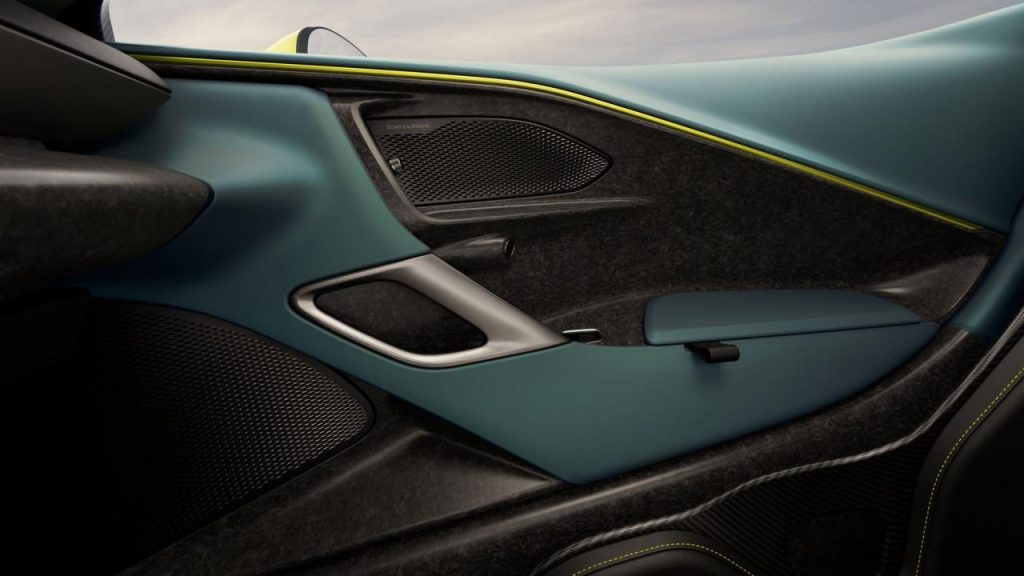 hd-aston-martin-valhalla-2025 (24)