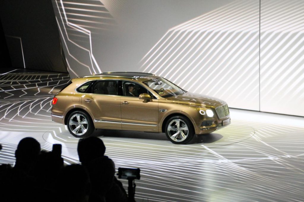 hd-francfort_2015_live_bentley_bentayga_1-16