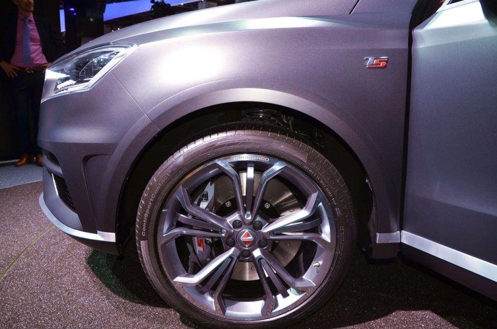 hd-francfort_2015_live_borgward_bx7_1-24
