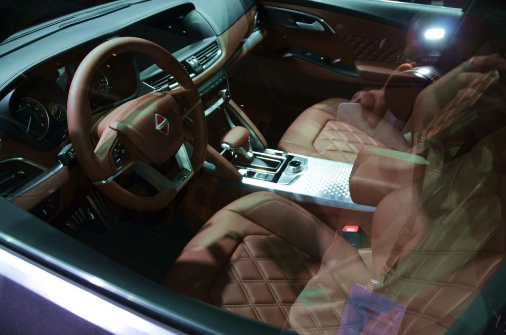 hd-francfort_2015_live_borgward_bx7_1-4