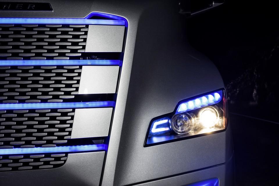 hd-freightliner_inspiration_et_hop_sans_chauffeur_1-27