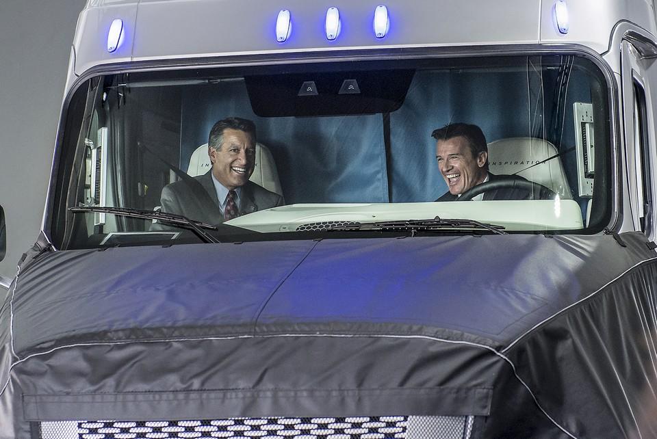 hd-freightliner_inspiration_et_hop_sans_chauffeur_1-37