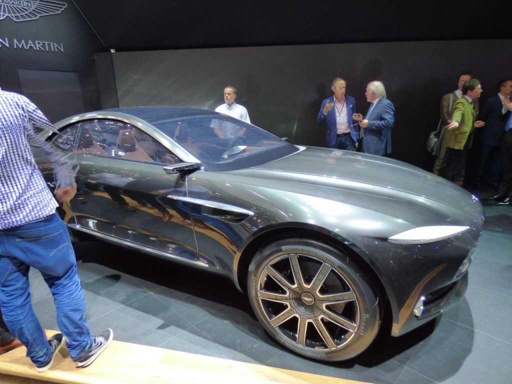 hd-genve_2015_live_aston_martin_dbx_concept_1-1