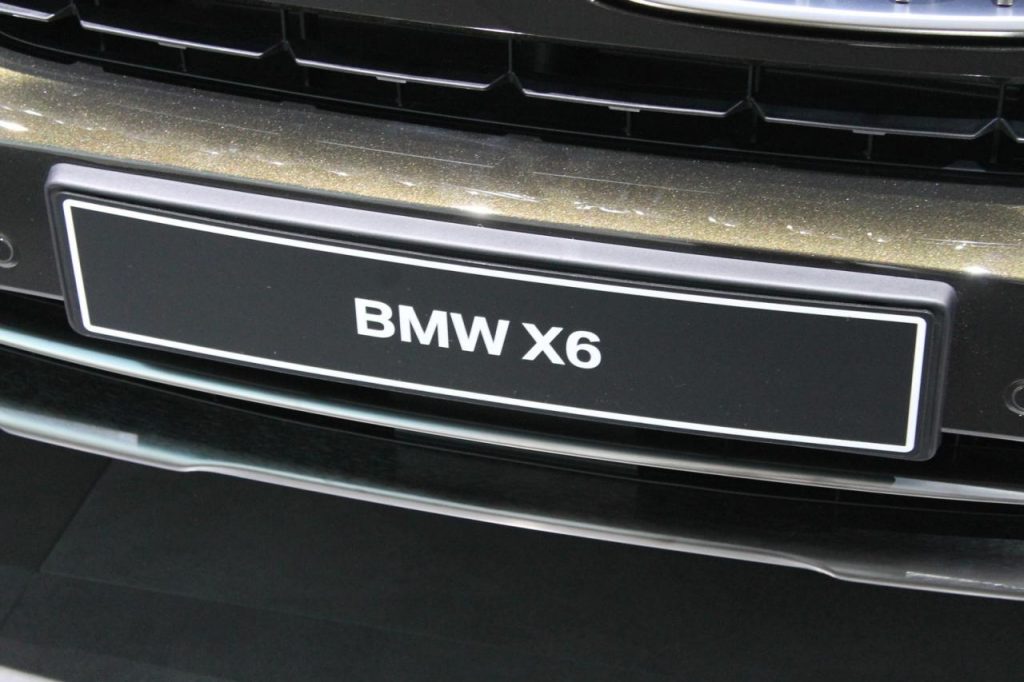 hd-paris_2014_live_bmw_x6_1