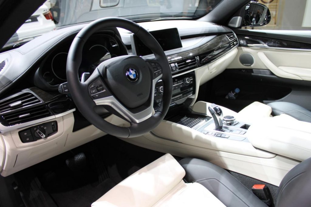 hd-paris_2014_live_bmw_x6_1-11