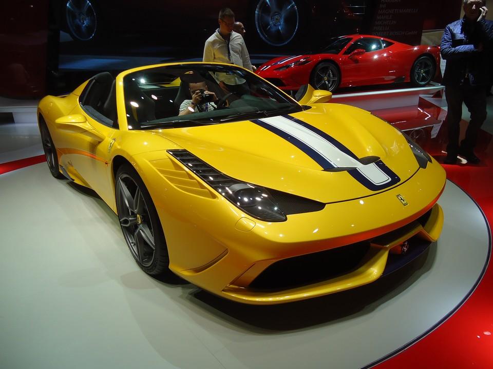 hd-paris_2014_live_ferrari_458_speciale_a_1-15