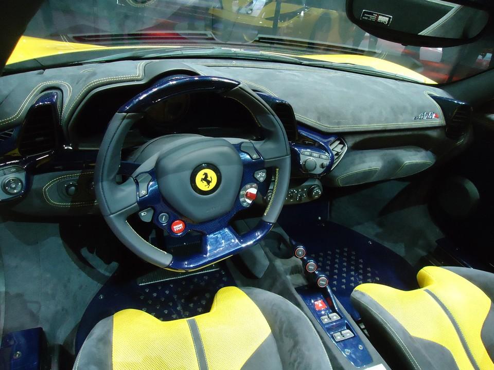 hd-paris_2014_live_ferrari_458_speciale_a_1-7