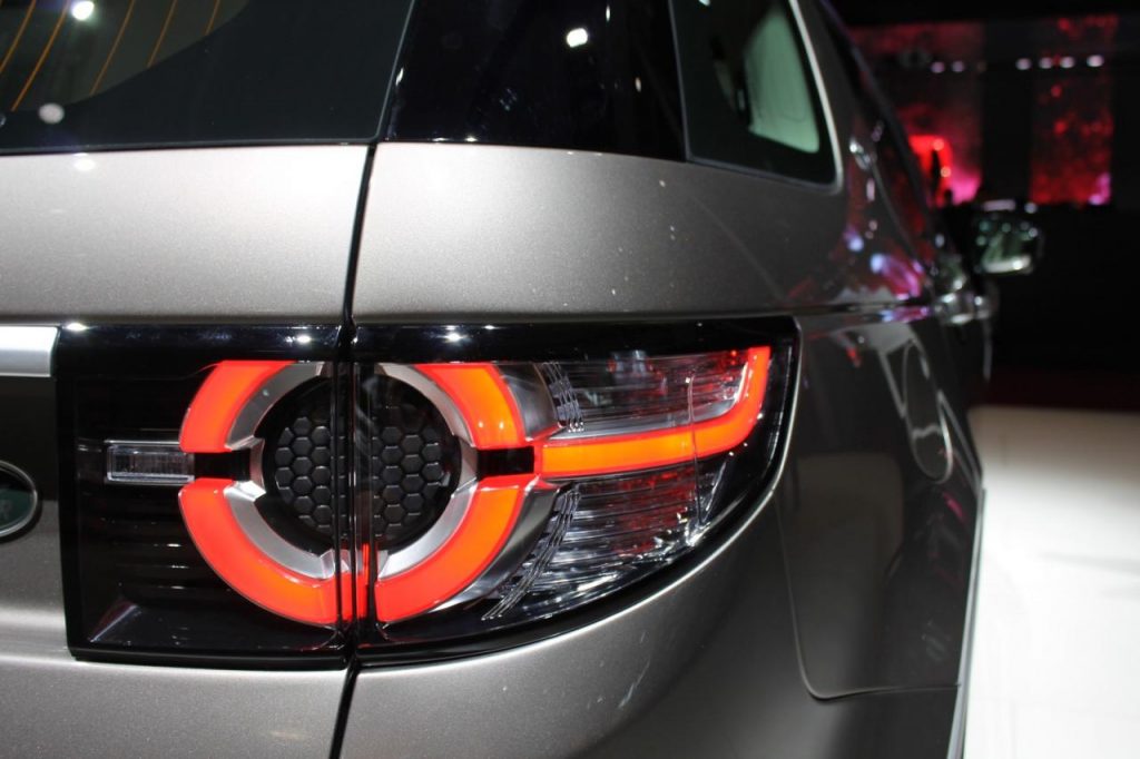 hd-paris_2014_live_land_rover_discovery_sport_1-13