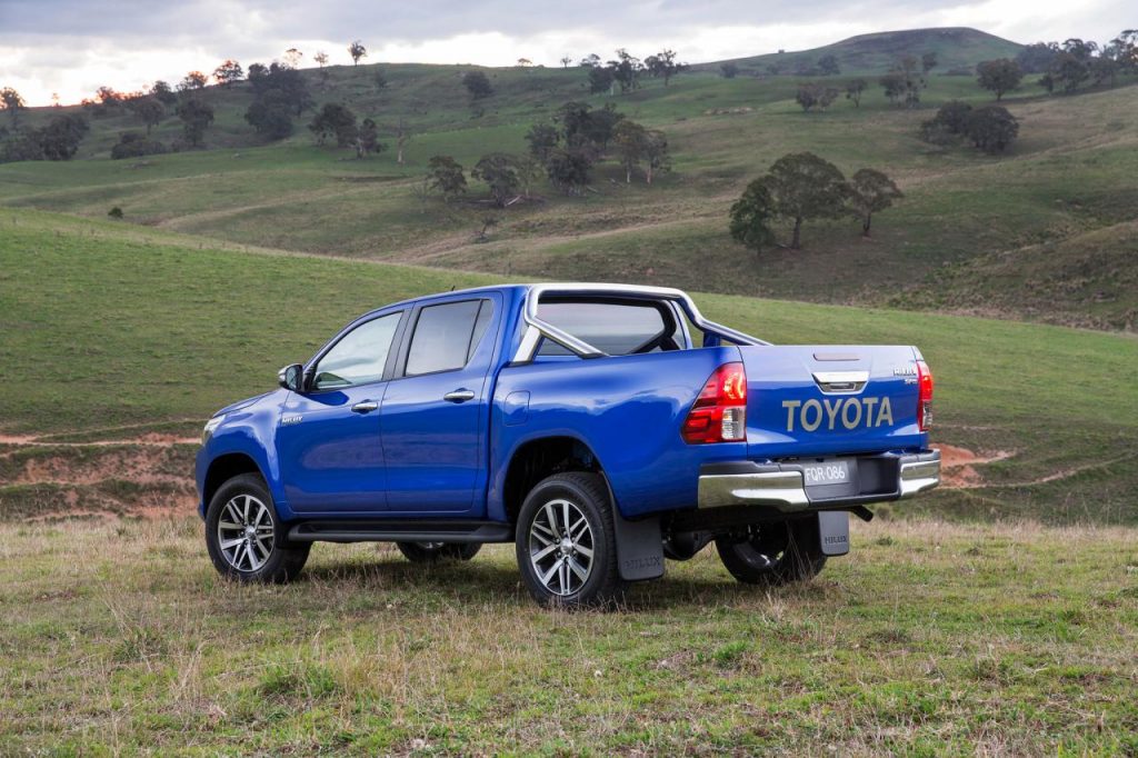 hd-toyota_hilux_conserver_la_main_1-7