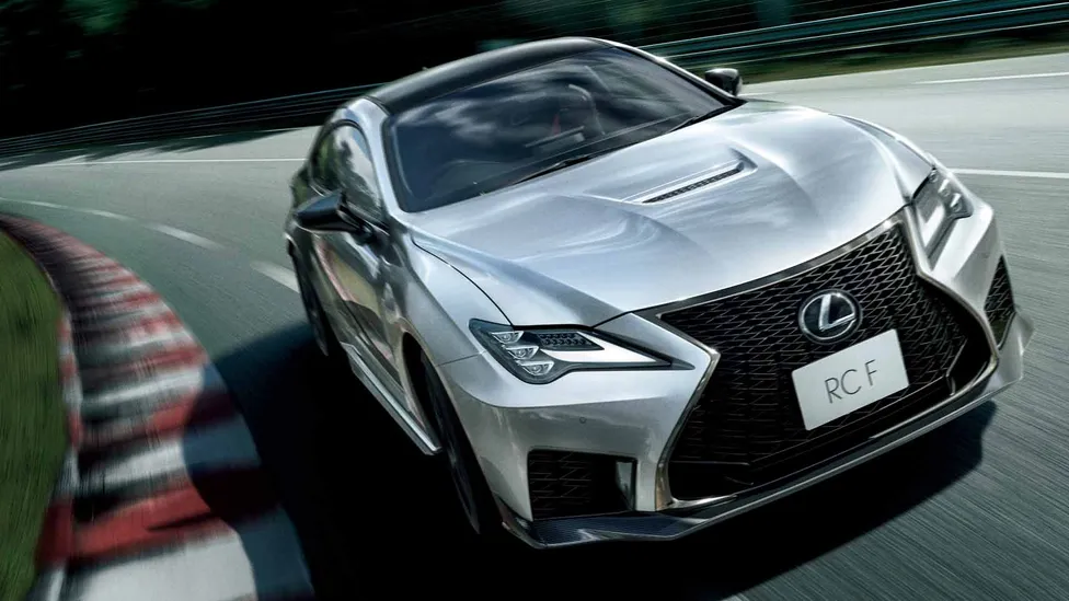 La Lexus RC F rejoint le cimetière des berlines au gros coeur Lexus RC