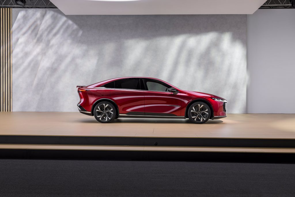 all-new_mazda6e_src_still_024