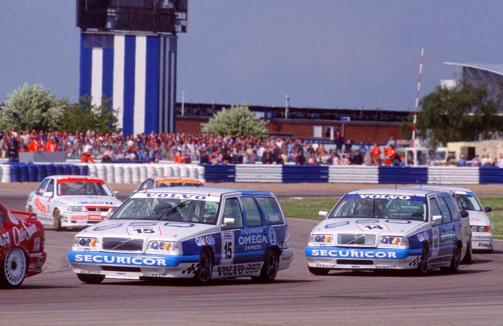 143337_The_Volvo_850_Estate_in_the_1994_BTCC