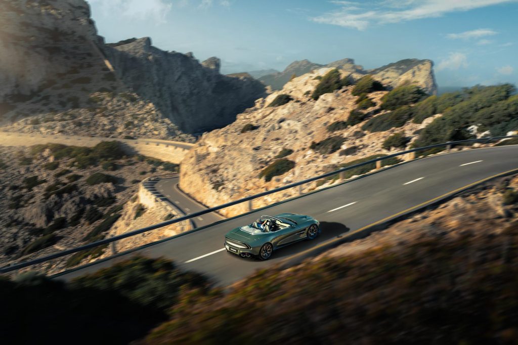 Aston Martin Vanquish Volante_03