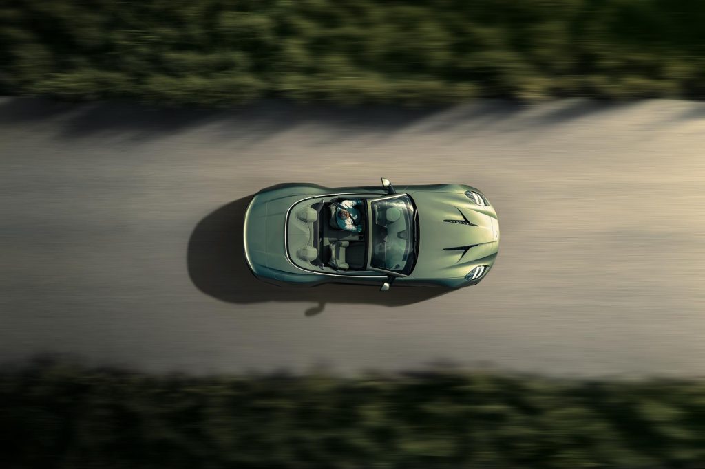Aston Martin Vanquish Volante_04