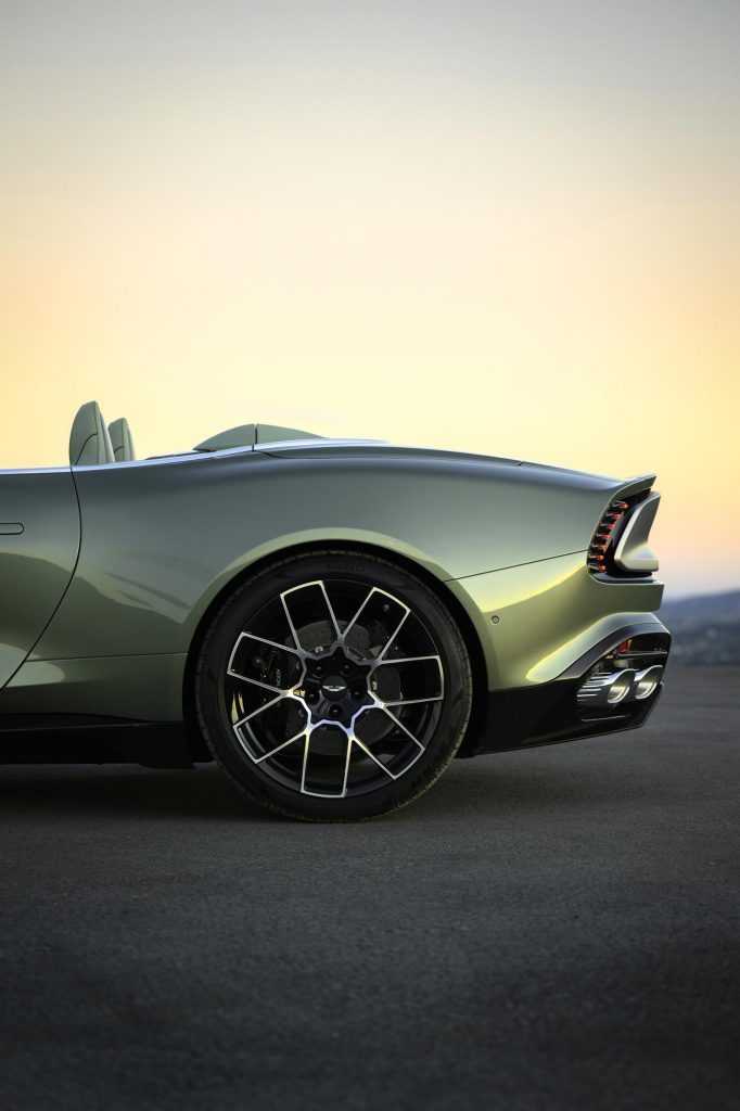 Aston Martin Vanquish Volante_19