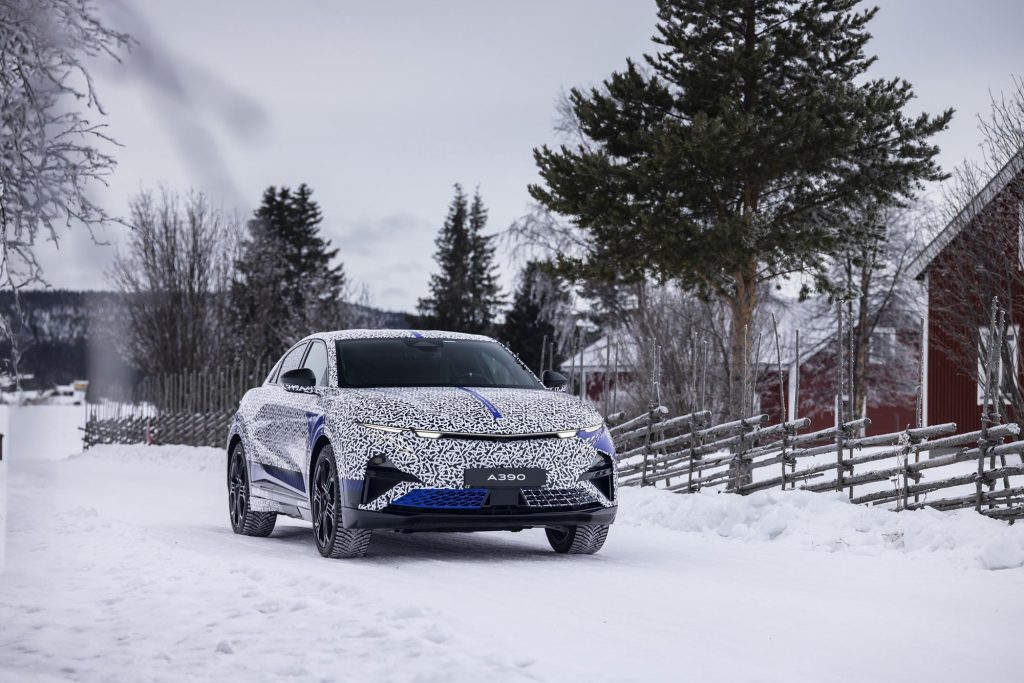 Derniers essais givrés pour l’Alpine A390, le « Sport fastback » qui va électriser 2025