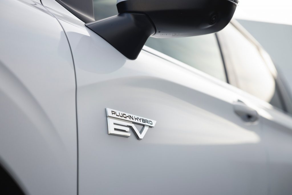 New Outlander PHEV White Diamond_055HR