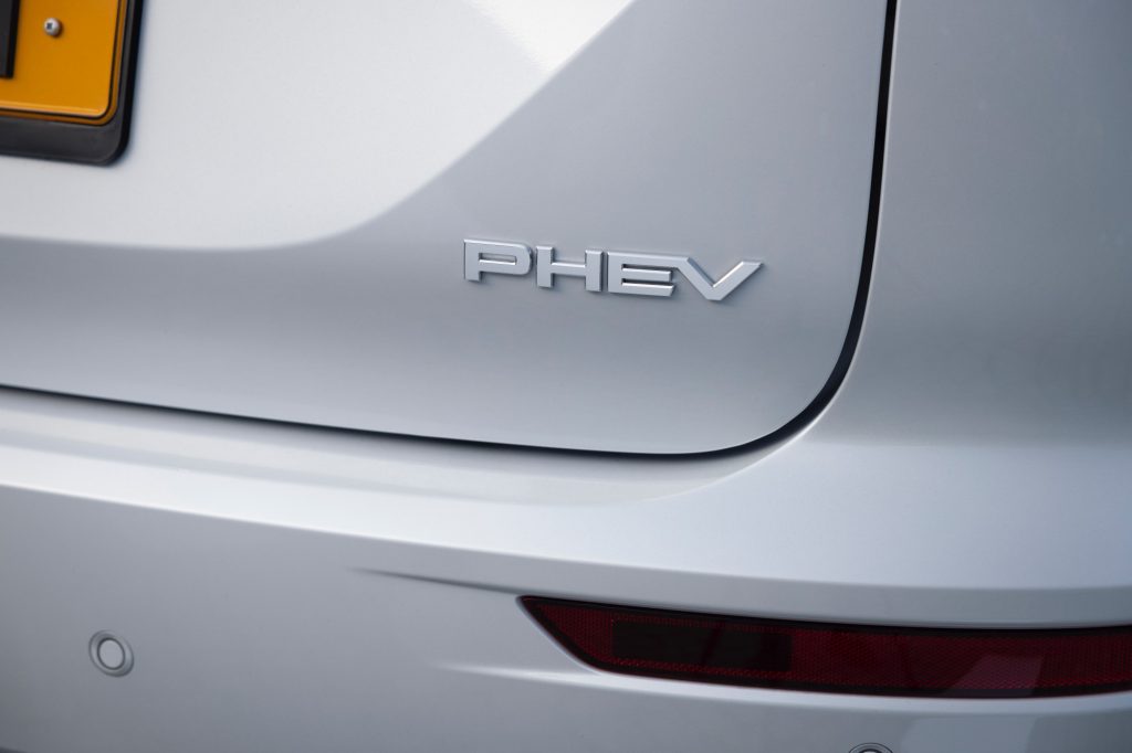 New Outlander PHEV White Diamond_061HR