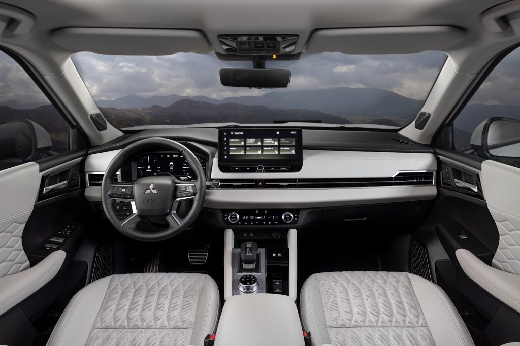 New Outlander PHEV White Diamond_062HR