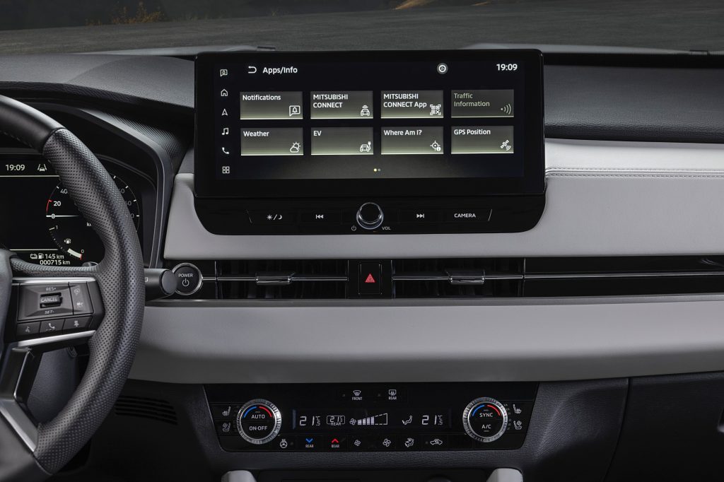 New Outlander PHEV White Diamond_063HR