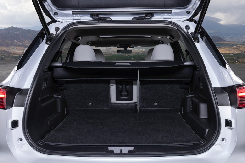 New Outlander PHEV White Diamond_072HR