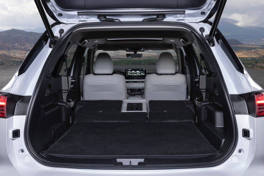 New Outlander PHEV White Diamond_076HR