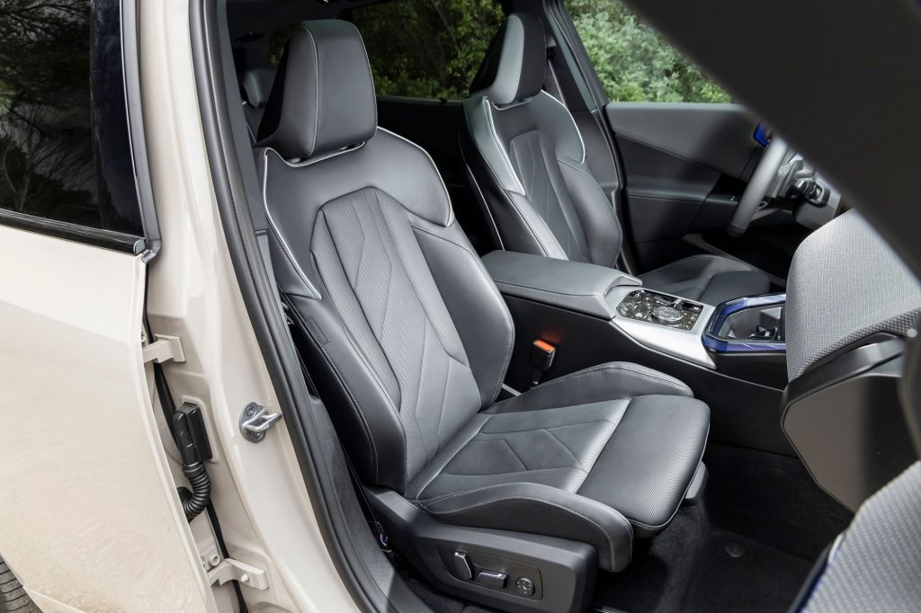 essai BMW X3 30e 56