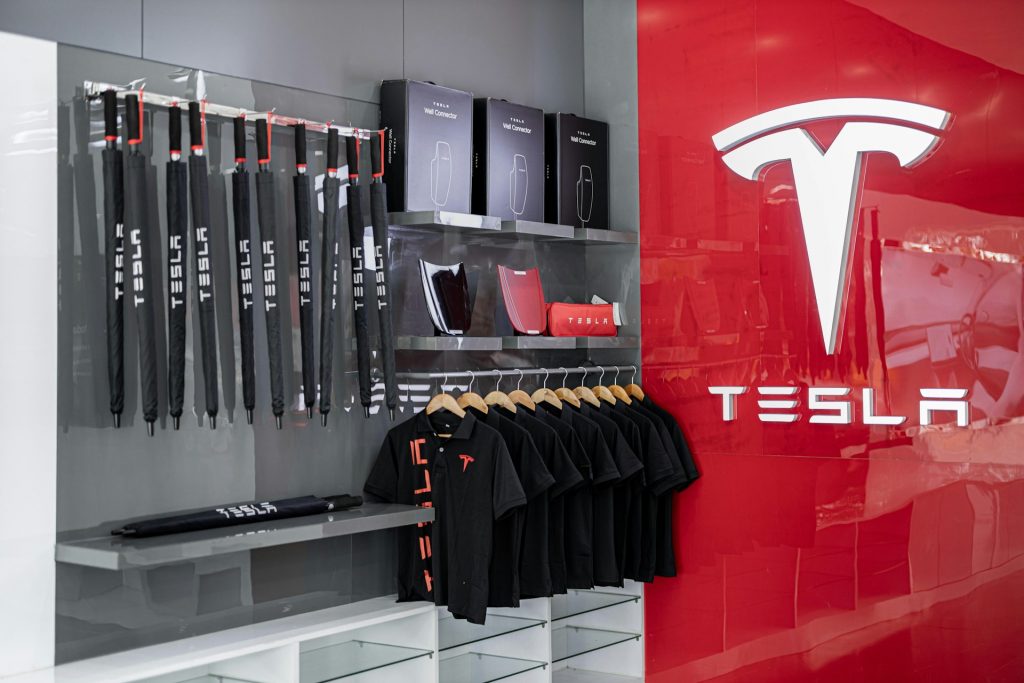 Chute Libre : Les Ventes de Tesla Plongent de 36,8% en France !
