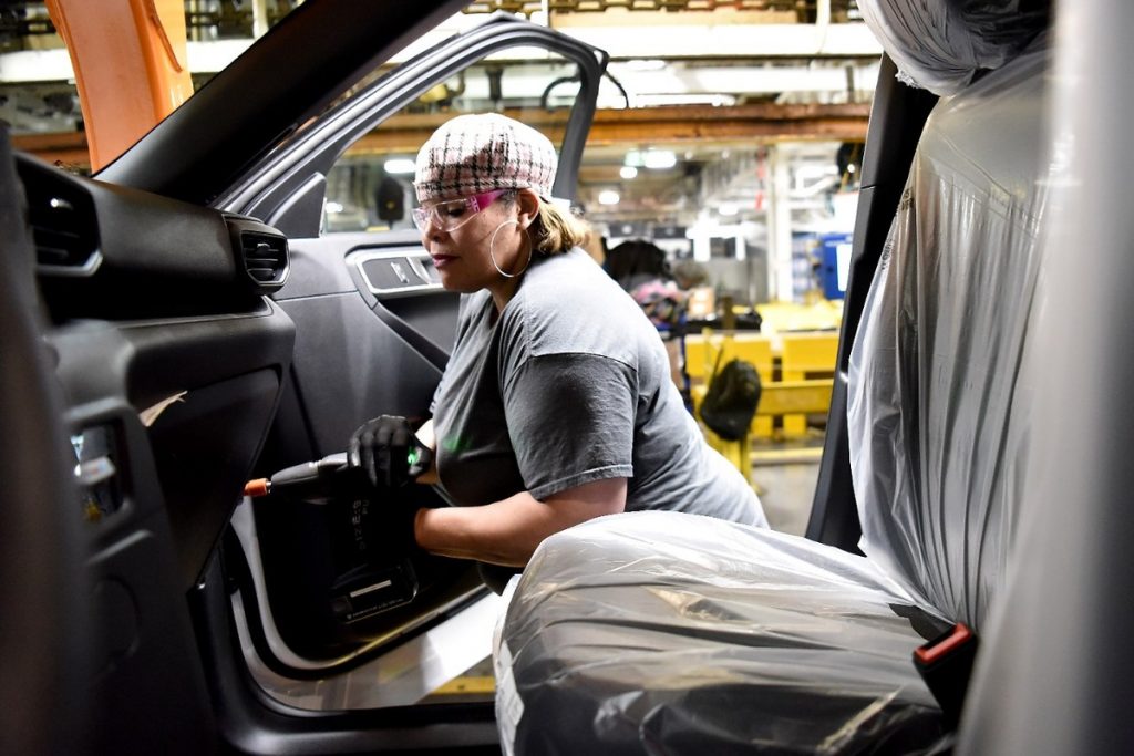 Tarifs douaniers de Trump : l’automobile européenne navigue à vue