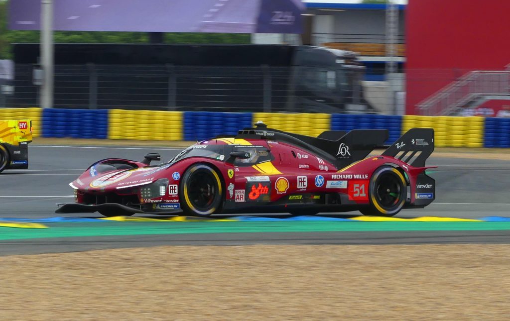 24H du Mans 2025 H+8 : Ferrari en tête, mais Porsche réplique