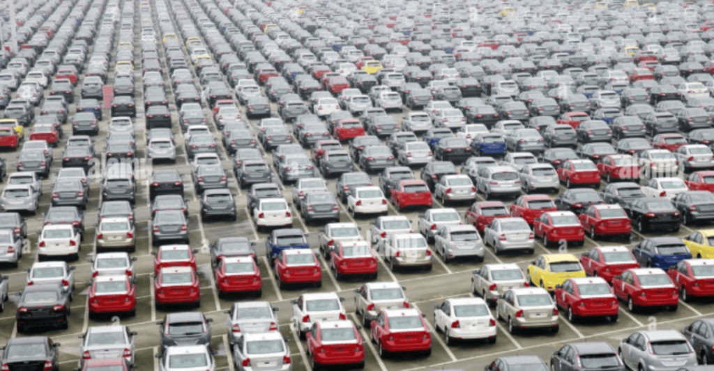 Surcapacité industrielle : la véritable menace derrière la guerre des prix automobiles en Chine