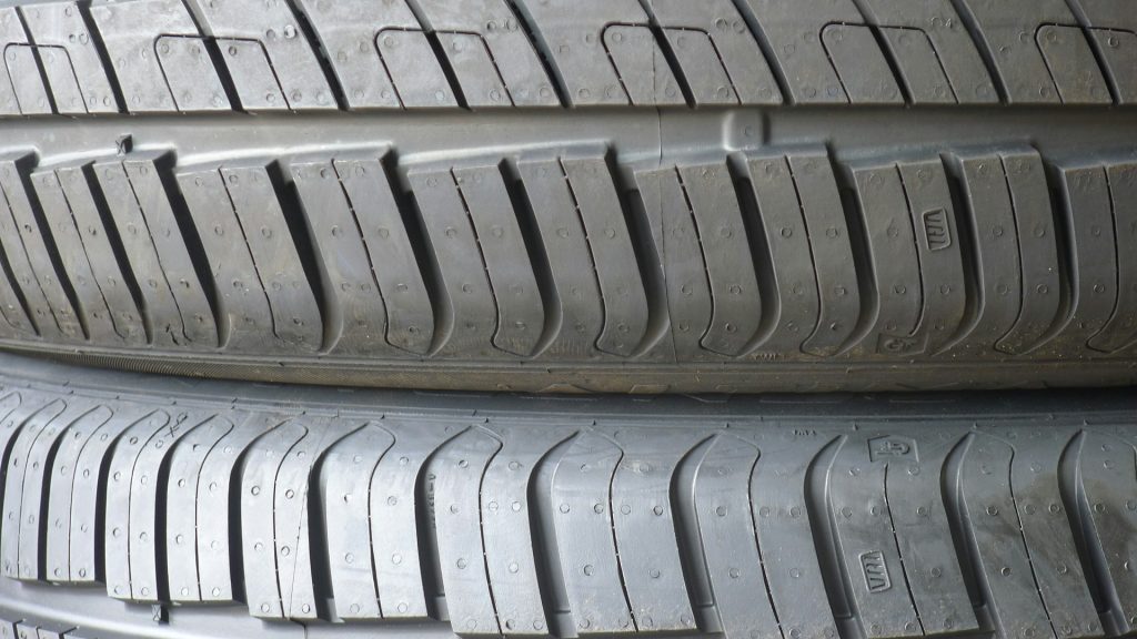 Quand et pourquoi changer ses pneus auto ?