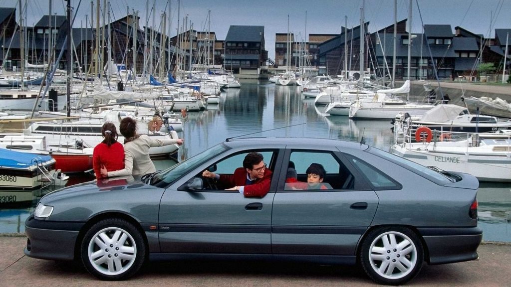 (C) Renault (C) Renault