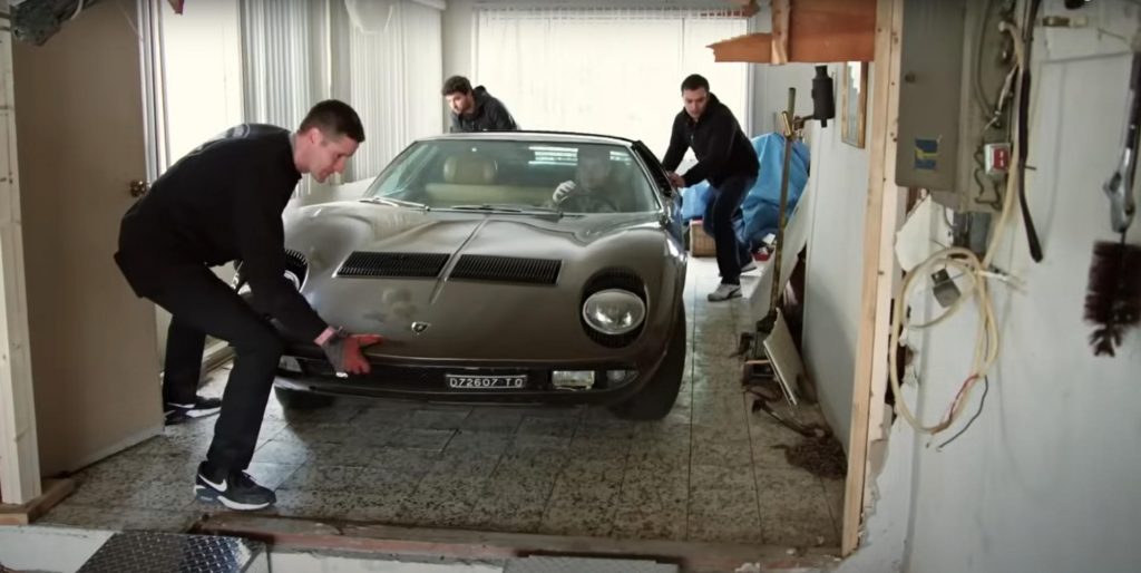 Une Lamborghini Miura comme objet de décoration