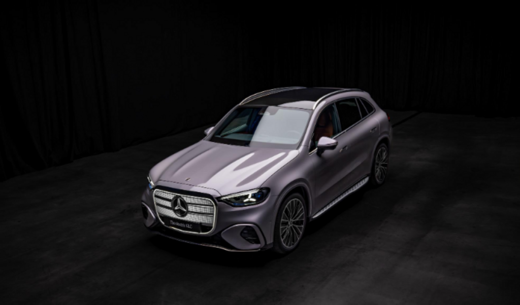 BMW, Mercedes et Volkswagen contre-attaquent face à la montée des constructeurs chinois au salon de Munich