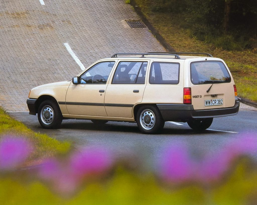 (C) Opel (C) Opel