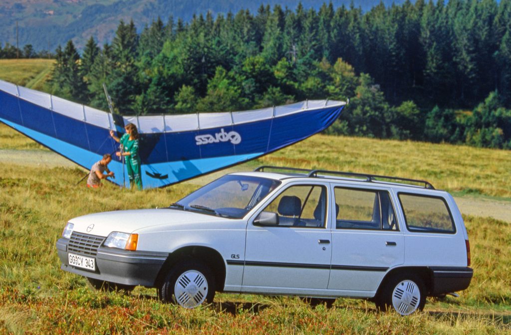 (C) Opel (C) Opel