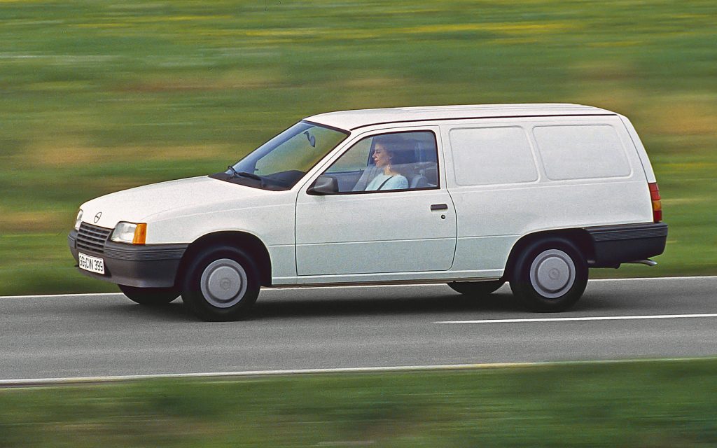 (C) Opel (C) Opel