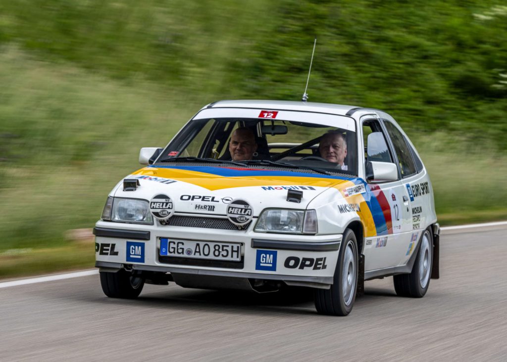 (C) Opel (C) Opel