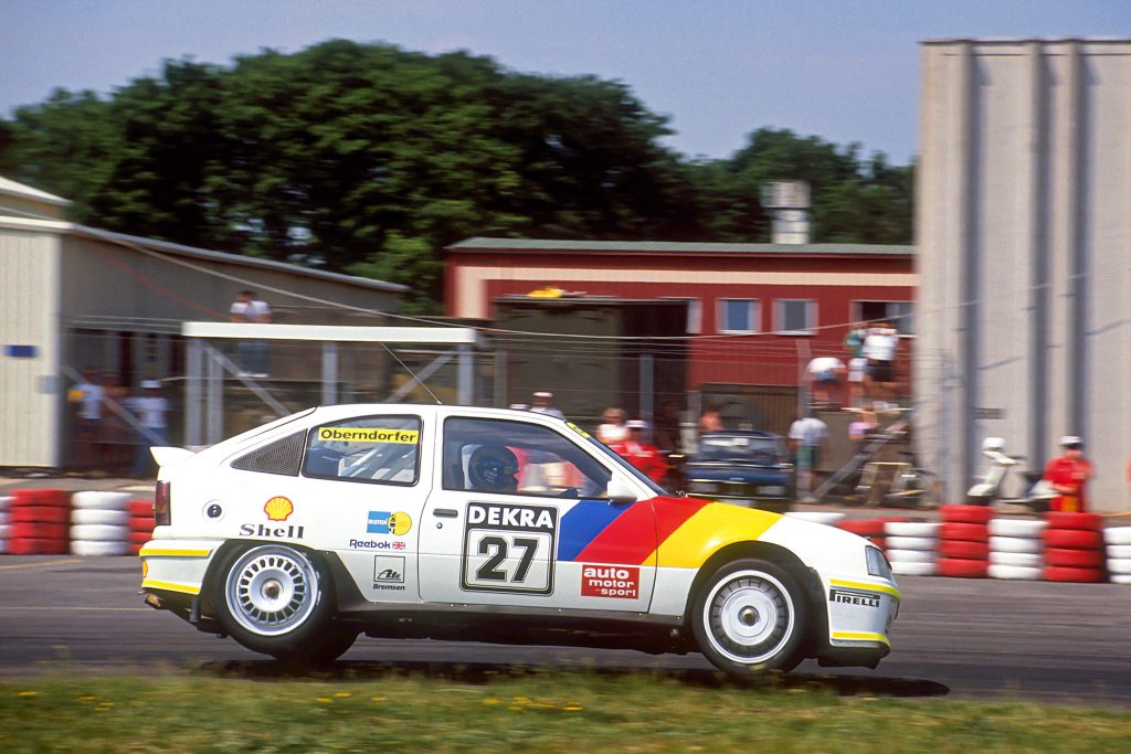 (C) Opel (C) Opel