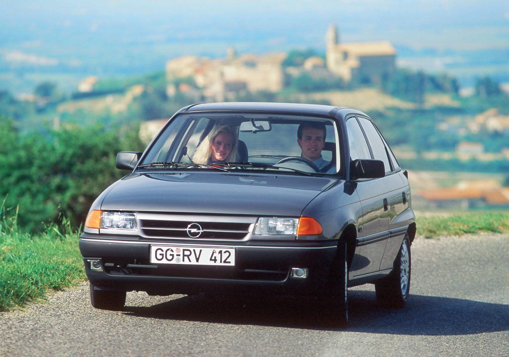 (C) Opel (C) Opel