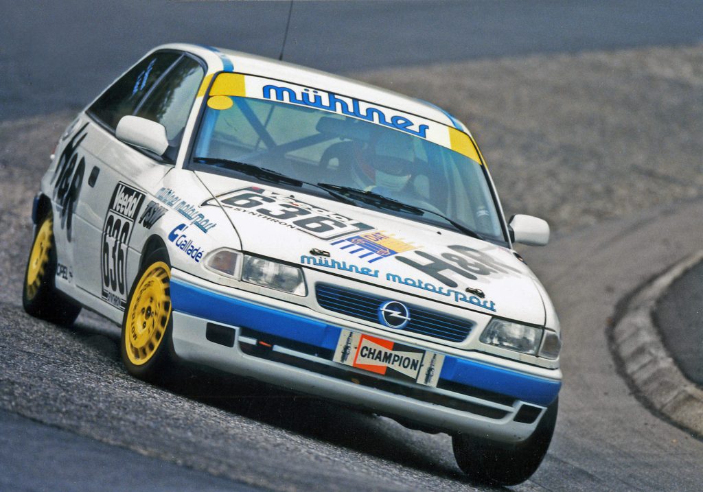 (C) Opel (C) Opel